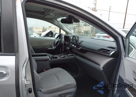 2021 Toyota Sienna Xle z USA, uszkodzony, nr VIN 5TDJRKEC4MS031618